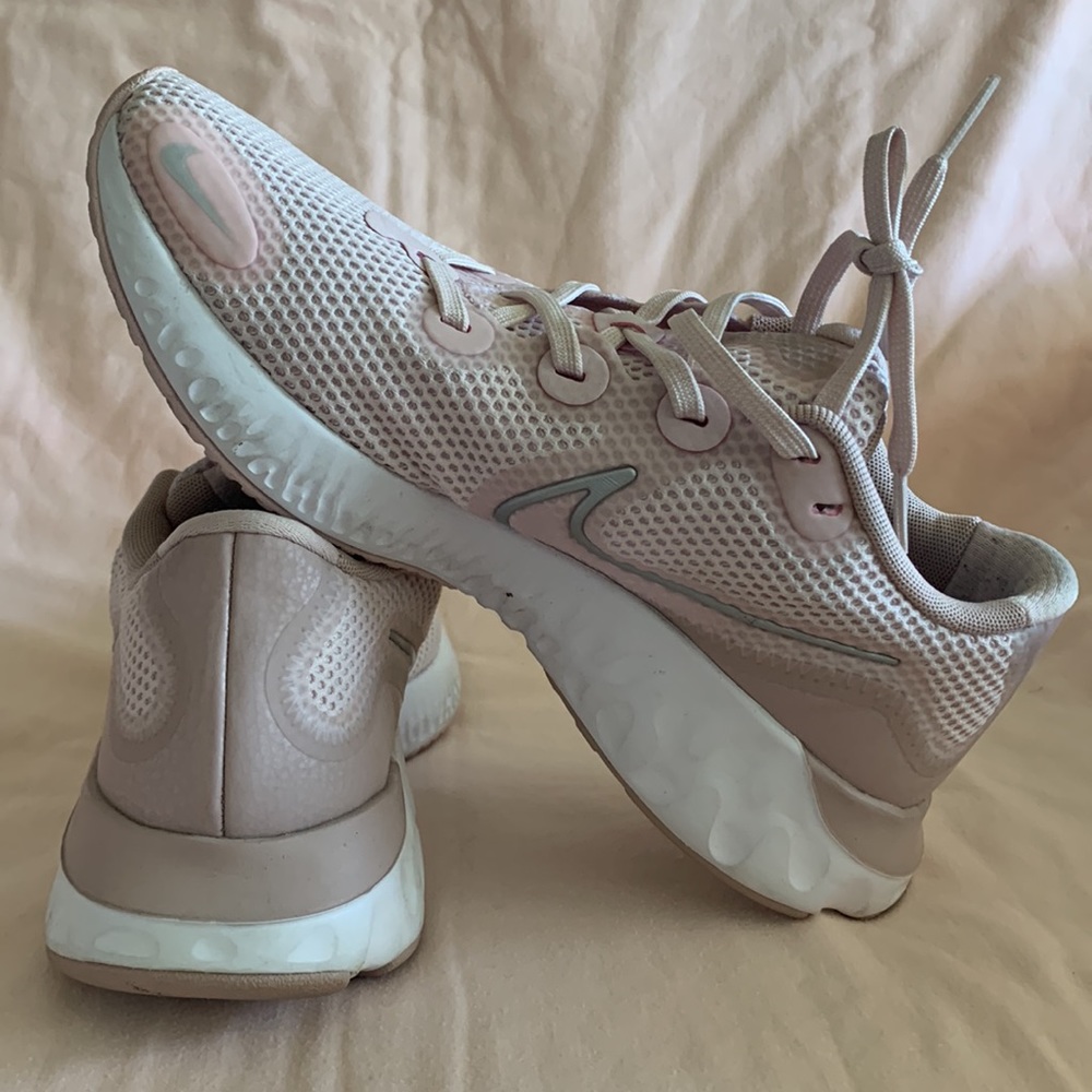 Nike - Picture 3 of 10